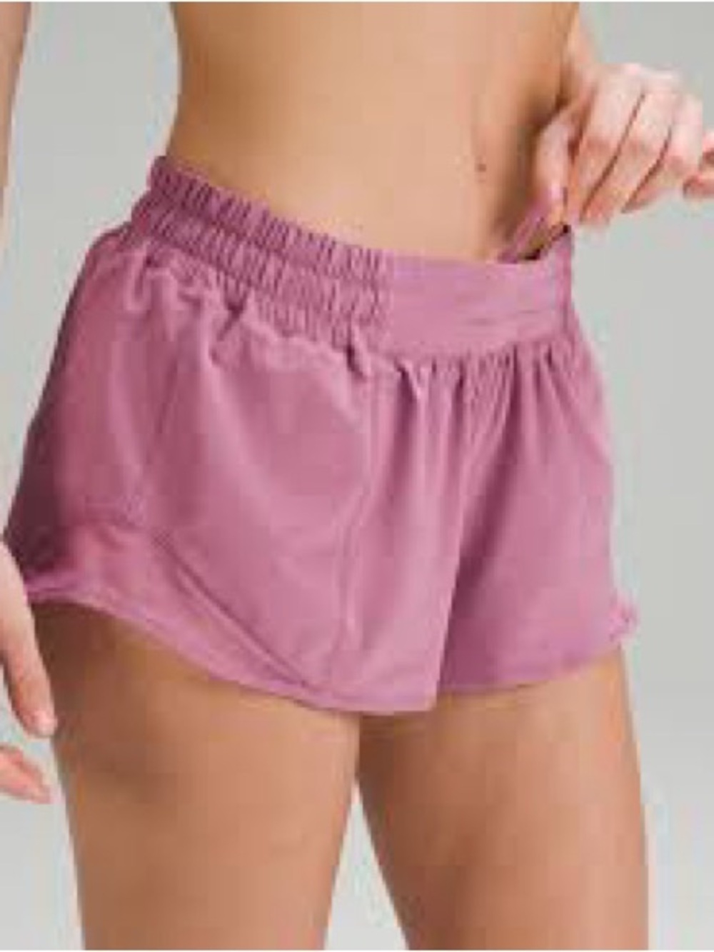 Lululemon hotty hot shorts 2.5” size 6 - Dusty Rose color *RARE - Picture 2 of 4